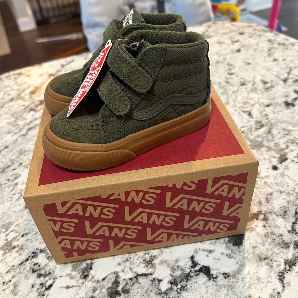 NWT toddler vans, olive green size 4.5